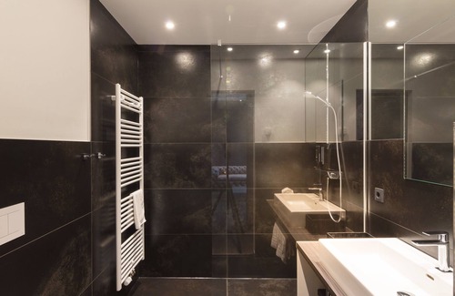 Soest Hotel | Trendy Deck 8 Designhotel in Soest with Pool & Spa