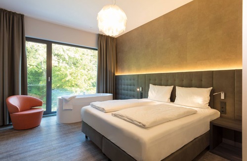 Soest Hotel | Trendy Deck 8 Designhotel in Soest with Pool & Spa