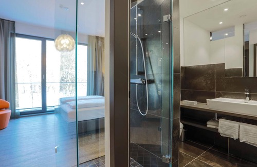 Soest Hotel | Trendy Deck 8 Designhotel in Soest with Pool & Spa