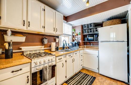 Manitou Springs Apartment | Cozy Manitou Mountain Retreat with Deck and Fire Pit