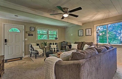 East Stroudsburg House | Pet-Friendly East Stroudsburg Home with Deck & Gas Grill