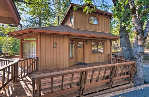 Arnold House | Tranquil Mountain Escape with Deck and Grill for Families
