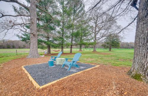 Bealeton House | Family-Friendly Bealeton Farmhouse with Cozy Fire Pit