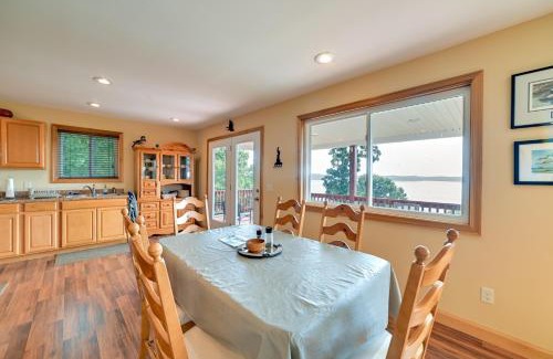 New Concord House | Inviting Kentucky Lake Getaway with Water View & Lookout Deck