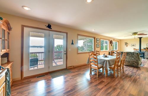 New Concord House | Inviting Kentucky Lake Getaway with Water View & Lookout Deck