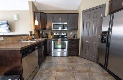 Grande Prairie House | Inviting Retreat with BBQ and Pet-Friendly Amenities