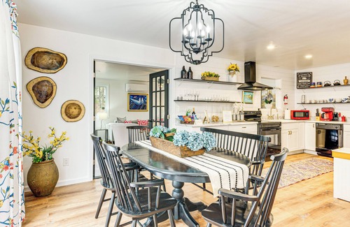 Bushkill Cabin | Stylish East Stroudsburg Home with Pool & Spa Amenities