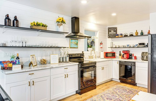 Bushkill Cabin | Stylish East Stroudsburg Home with Pool & Spa Amenities