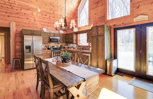 Sparta Cabin | Sparta Cabin Retreat with Hot Tub & Incredible Mountain Views