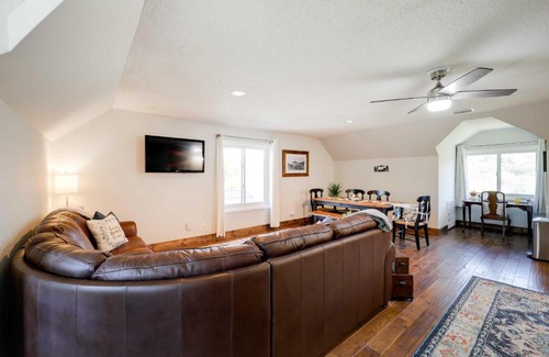 Banner Elk Apartment | Scenic Banner Elk Retreat with Deck and Mountain Views