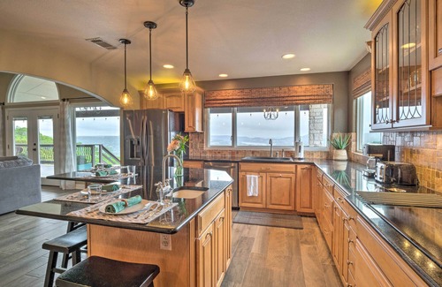 Leander House | Stunning Jonestown House with Lake Travis Views & Spa