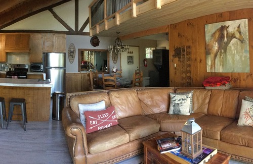 Arrowhead Villas Cabin | Scenic Deck Lake Views at the Swiss Retreat - 10/10 Rated