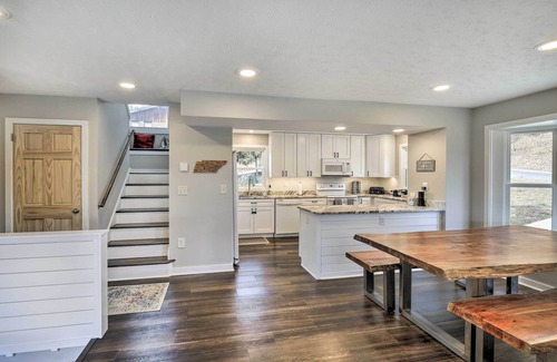 Lynn Garden House | Inviting Kingsport Home with Deck & Mountain Views