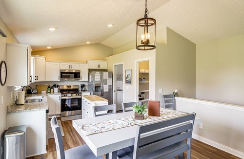 Dry Ridge House | Deck & Outdoor Dining: Family Getaway in Dry Ridge