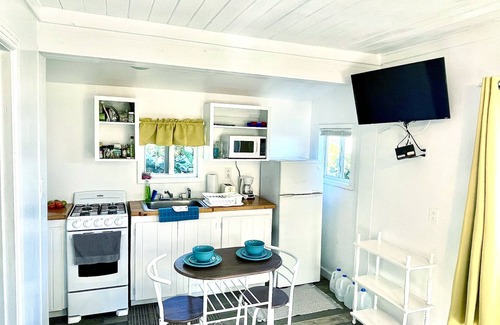 Alice Town House | Oceanfront Haven with Dramatic Views and Town Access