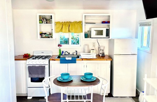 Alice Town House | Oceanfront Haven with Dramatic Views and Town Access