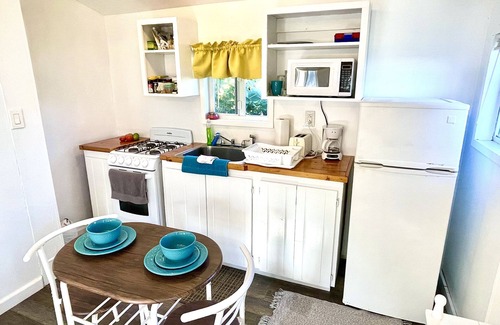 Alice Town House | Oceanfront Haven with Dramatic Views and Town Access