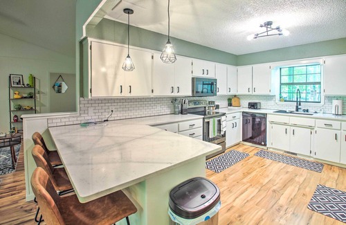 Jones Mills House | Relaxing Hot Springs Retreat with Deck and Resort Perks