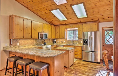 Twain Harte Cabin | Relaxing Twain Harte Cabin with Deck & Forest Views