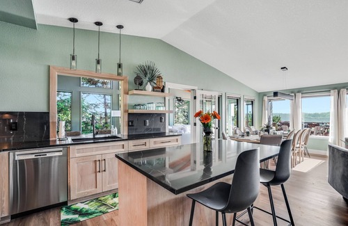 Florence House | Deck w/Private Beach,HotTub,FirePit @pinpointstays