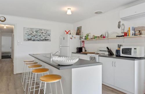 Carrickalinga House | Experience Comfort at Dolphin 31 with Family-Friendly Amenities