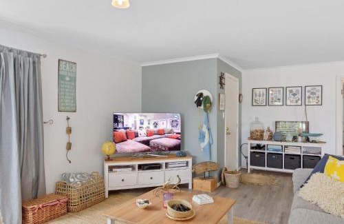 Carrickalinga House | Experience Comfort at Dolphin 31 with Family-Friendly Amenities