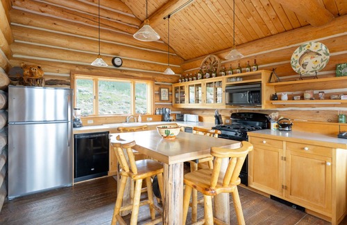Stanley Cabin | Decker Peak Log Home - Breathtaking Mountain Views Await!