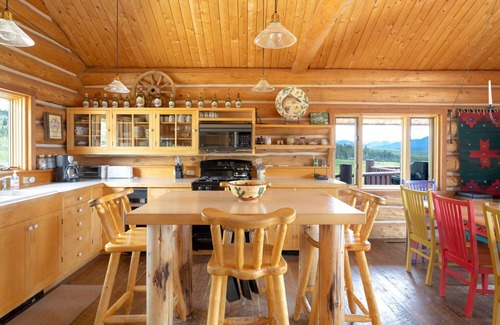 Stanley Cabin | Decker Peak Log Home - Breathtaking Mountain Views Await!