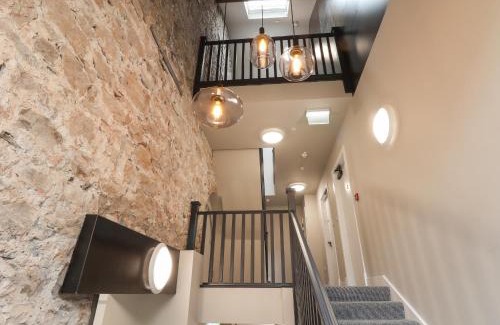 Dyserth Apartment | Pet-Friendly Declaration Suite - Rated 10/10 for Families
