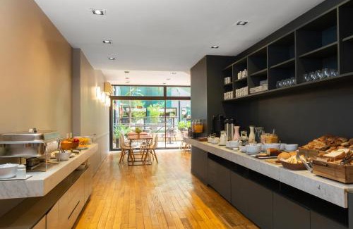 Retiro Hotel | Central Deco Collection: Family-Friendly with Pool & Dining