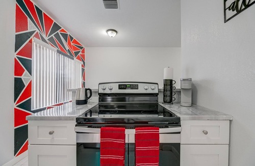 West Little River House | Guest Rated: 9.8 at Deco Drive Miami Near South Beach