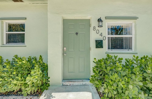 West Little River House | Guest Rated: 9.8 at Deco Drive Miami Near South Beach