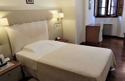 Ponte San Giovanni Hotel | Deco Hotel: 4-Star Retreat with Spa & Family-Friendly Perks