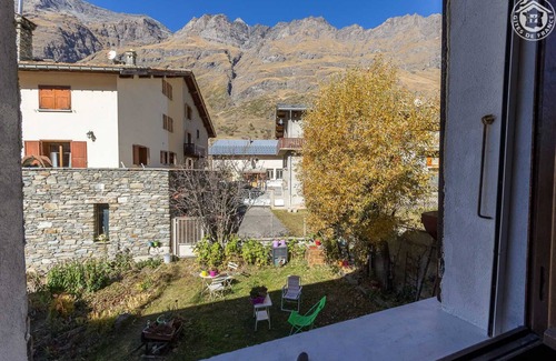 Bessans House | Cozy Decoco Gîte in Bessans with Family-Friendly Amenities