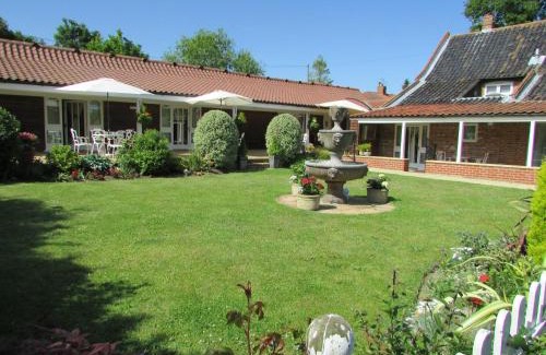 Fritton Bed & Breakfast | Stunning Decoy Barn Fritton: Oceanfront & Wheelchair Accessible