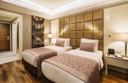 Ust Bostanci Hotel | Elegant Dedeman Bostancı: 5-Star Stay with Pool & Spa