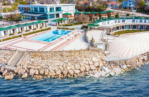 Edremit Hotel | Experience Dedeman Van Resort & Aquapark: 5-Star Oasis