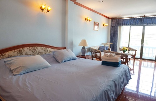 Cha-am House | Cozy Dee-Lek Guesthouse with Restaurant & Breakfast Included