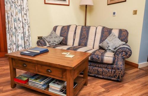 Pilling House | Experience Deekswood: 5-Star Paradise with Perfect Ratings