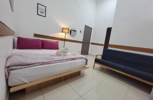 Hutan Kampung House | Discover Deen Paddy View Pool: Family-Friendly Retreat