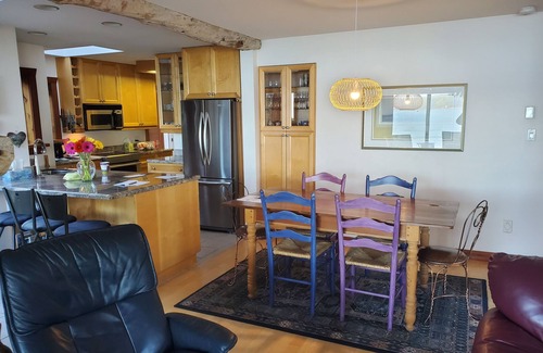 Regional District of Nanaimo Cottage | Deep Bay Ocean Front Cottage: Private Escape with Hot Tub