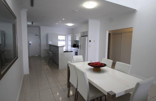 Brisbane Waterfront House | Premier Deep Blue 15 Apartment on Moreton Island