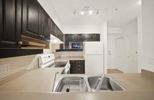 District of North Vancouver Apartment | Cozy Deep Cove 1BR Condo - Ideal for Families & Guests