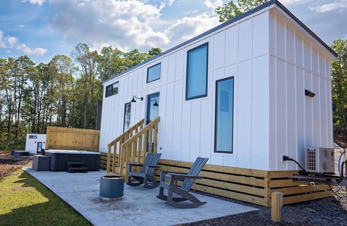 Lupton City House | Discover Deep Creek at Mountains Ledge with Spa & Pool