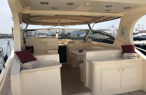 Mergellina Boat Rental | Experience Comfort at Deep Dark - Pet and Child Friendly
