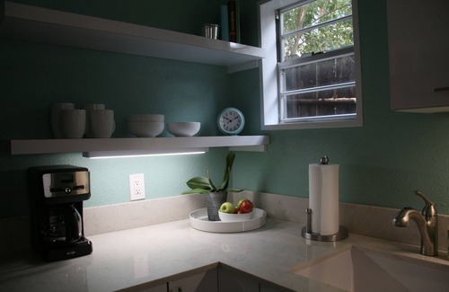 Westfield Cottage | Guest Rated 10/10: Deep Eddy Cottage with Pool & Breakfast