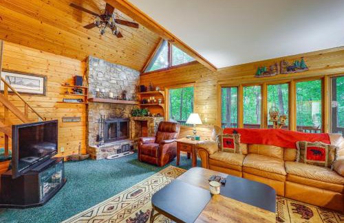 Deep Gap House | Deep Gap Cabin: Private Deck, Pool & Community Amenities!