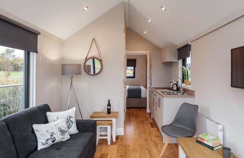 Huxley Apartment | Serene Retreat in the Cheshire Countryside with Breakfast