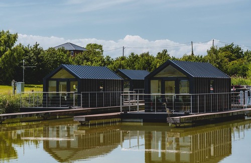 Huxley Apartment | Escape to the Tranquil Cheshire Countryside Retreat