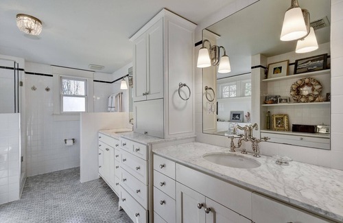 Old Enfield House | Experience Austin: Ocean View Retreat with Spa & Hot Tub
